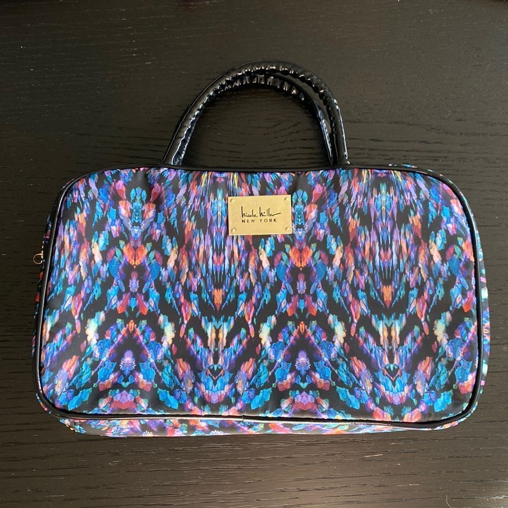 Nicole Miller Women’s Makeup/Toiletry Bag Abstract Pattern Clear Zip Pockets